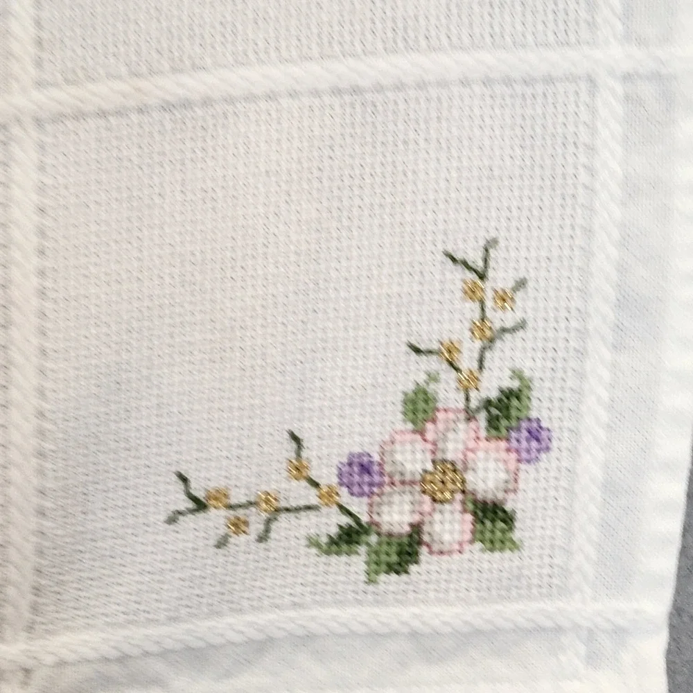 Vintage Christmas Cross Stitch Tablecloth‎ Topper Pink Candles White 32x31